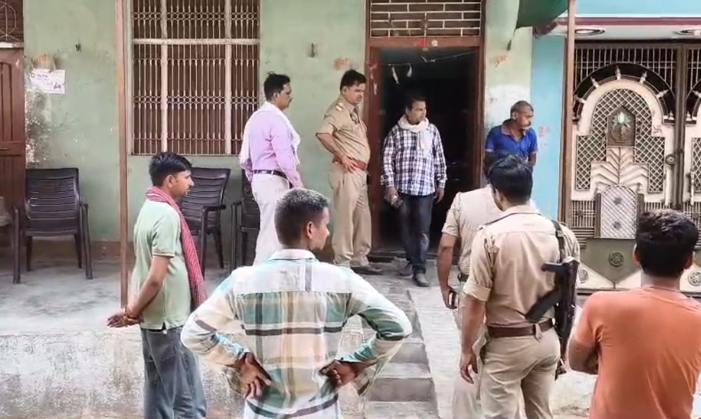 साेता रहा परिवार, चोरों ने छह लाख का माल किया पार